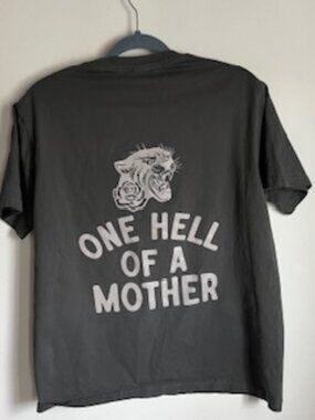 🧡3/15 "ONE HELL OF A MOTHER" T-shirt Women's L